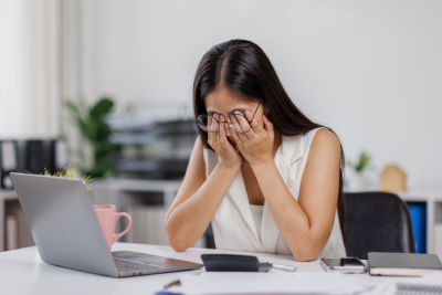 Personne qui souffre au travail